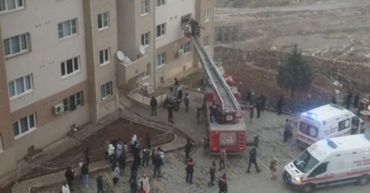 Ev yangınında 5 kişi dumandan etkilendi