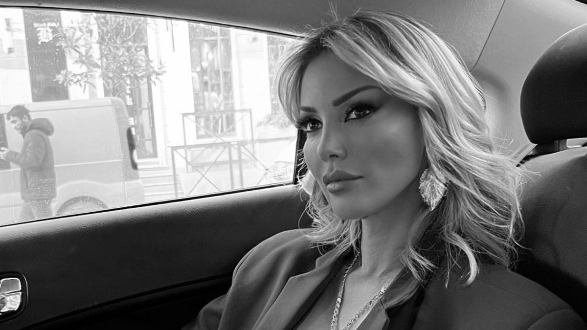 Petek Dinçöz’ün acı günü! Uçakta gözyaşlarına boğuldu…