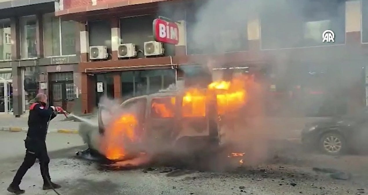 Iğdır’da seyir halindeki araç küle döndü