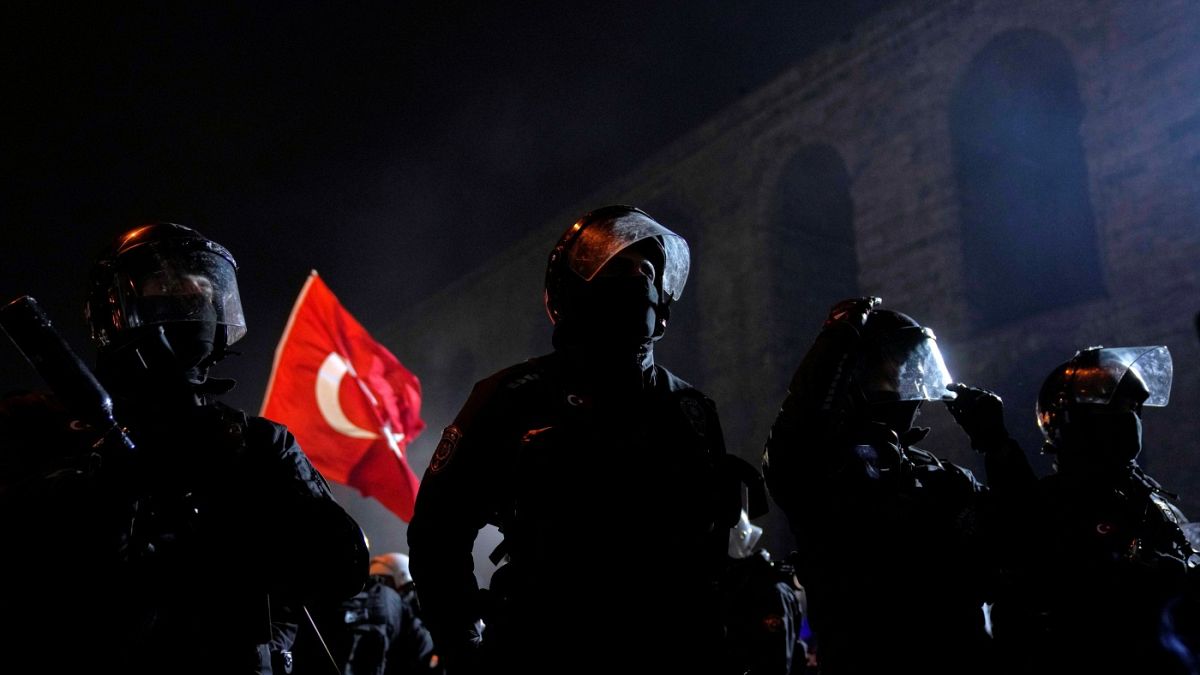 Yedi gazeteci dahil onlarca kişi tutuklandı: ‘Önce serbestler denmişti’